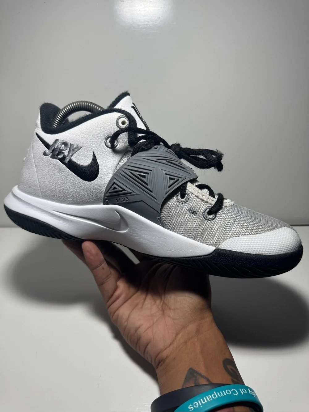 Nike Kyrie Flytrap 3 “White Cool Grey” Men’s Size 7.5
